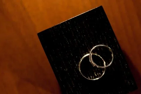Wedding rings on the box Foto stock
