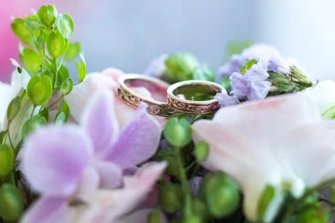 Wedding rings on flowers 写真素材