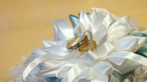 Wedding rings Vídeos de archivo 10919295