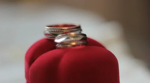 A wedding rings Video stock 32546076