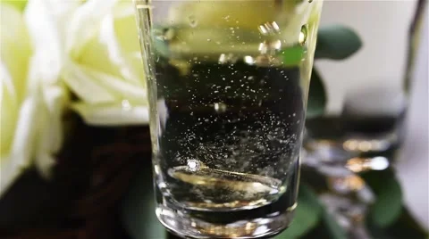 Wedding rings Stockbeeldmateriaal 49670108