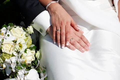 Wedding rings on hands Stock-Fotos