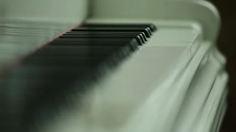 Wedding rings on the piano Vídeo Stock 55773623