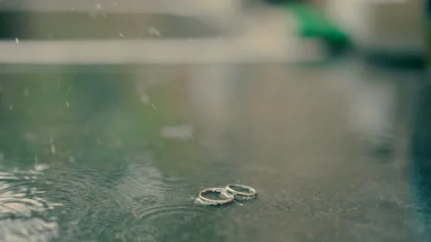 Wedding rings in a puddle at the wedding rainy day Video stock 221509360