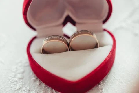 Wedding rings in the red box Foto stock