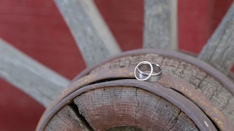 Wedding rings with a rustic background Video stock 106212404