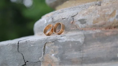 Wedding rings stand on a concrete surface Stockbeeldmateriaal 123836336