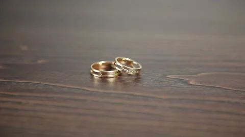 Wedding rings on the table rotation Video stock 61437451