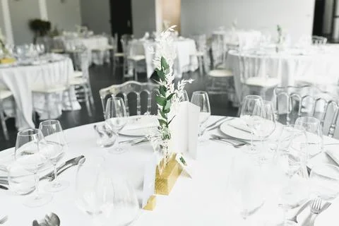 Wedding table decor with dried flower arrangement Foto stock