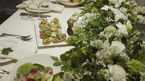 Wedding table decor with fresh flowers, wedding banquet, camera movement Video stock 306148139