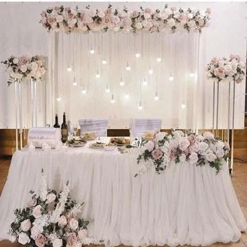 Wedding table with flowers and light bulbs in the Art Nouveau style 스톡 사진