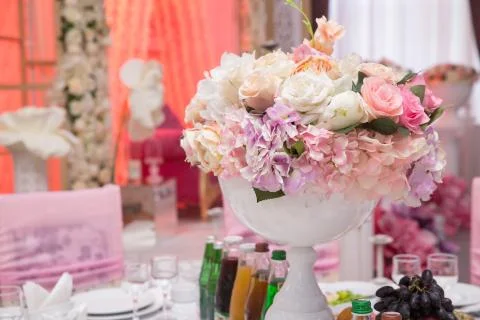 Wedding table, wedding decorations . Large vase with beautiful roses stands on Stock Photos