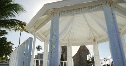 Wedding tent on the beach Vídeos de archivo 58970582