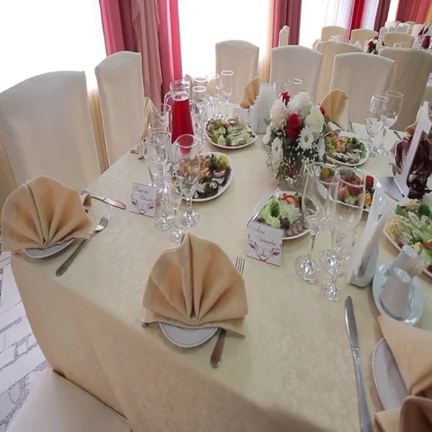 Wedding Very Nicely Decorated Table Modern Style. Beautiful Flowers on Table in  Vidéo 69401355