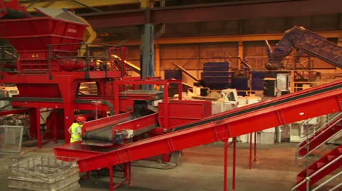 WEE recycling sorting - wide shot panning left to right 動画素材 35096991