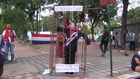 A week of protests in Paraguay marked by decrease in participation, Asunción, PY 動画素材 204007345