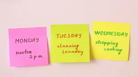 Week schedule labeled on stickers Vídeo Stock 84885202