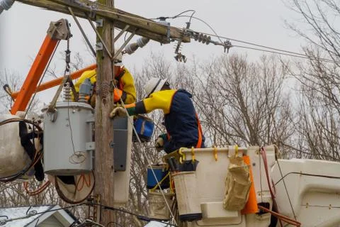 Weeks after Hurricane utility crews are still hard at work restoring power to Foto stock