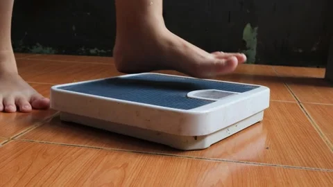Weigh Stock-Footage 332890615