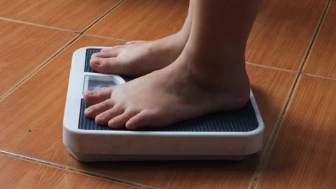 Weigh Stock-Footage 332890751