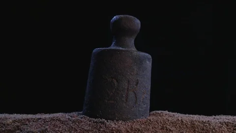 Weight dropping, gravity, weight drops down, 4K Vidéo 84257540