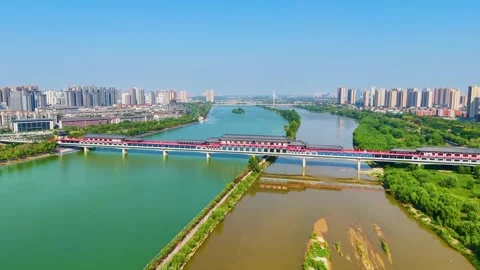 Weihe River bridge crossing with train and city skyline 스톡 동영상 346272195