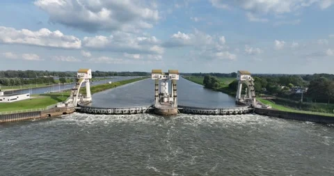 Weir and lock complex, Hagestein, Lek river, The Netherlands. 動画素材 281595402