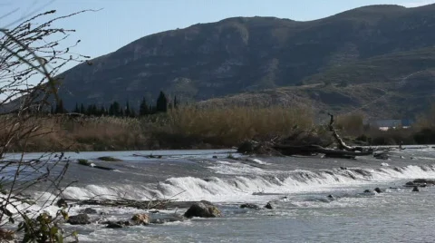 Weir and river 库存影片 668546