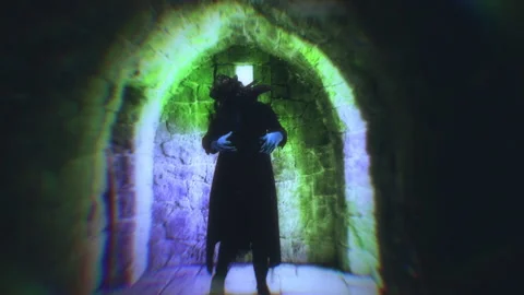 Weird Masked Figure Hypnotic Witchcraft Paranormal Scene Zoom In Vídeos de archivo 280124004