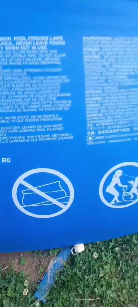 Weird Warning on My Pool, Hamilton, Ontario Canada - 10 Jun 2021 库存影片 337952257