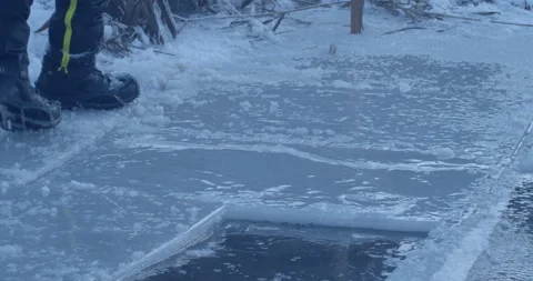Weissensee lac cutting ice bis getting the ice out of the water04848102 Stock Footage 264975129