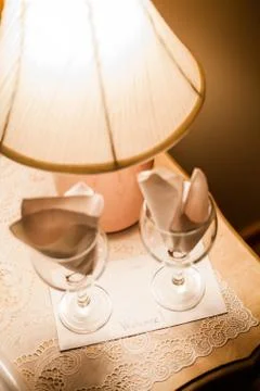 Welcome card on a bedside table Foto stock