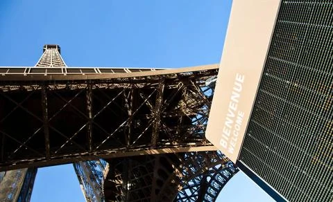 Welcome to Eiffel Tower The welcome message at the basement of Eiffel Towe... Stock-Fotos