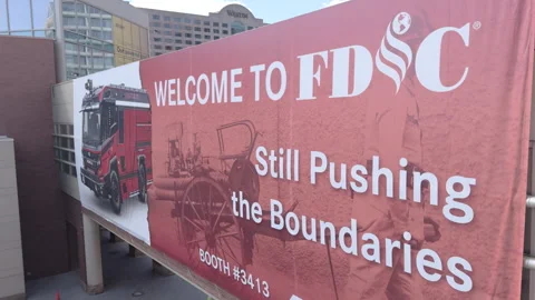 Welcome to FDIC large banner at parking garage walkway 4k Stockbeeldmateriaal 342776277