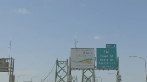 "Welcome to Iowa" Sign Tracking Shot, Daytime, Freeway Vídeo Stock 59149204