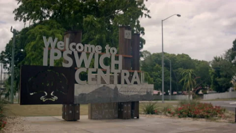 Welcome to Ipswich Central, City road sign in Australian country town Stock Footage 239032953