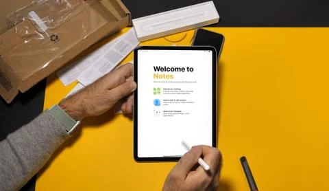 Welcome to notes app mesage on new Apple Ipad Pro Stock Photos