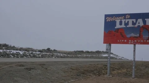Welcome to Utah border sign. Stock Footage 71620972