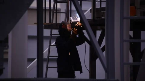 Welder on channel bars Video stock 165465803