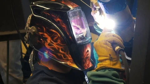 Welder Close Up 動画素材 98219660