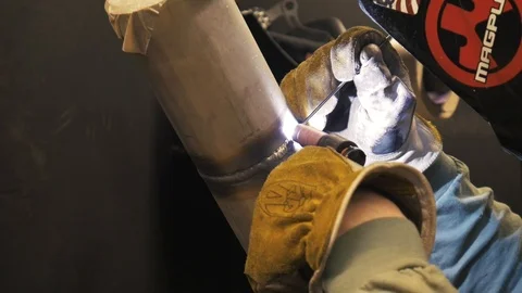 Welder close up steel 動画素材 98219683