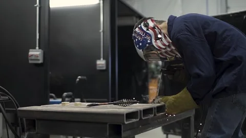 Welder Video stock 253493204