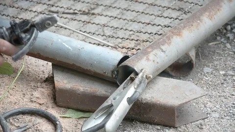 Welder metal pipe Vídeos de archivo 83784648