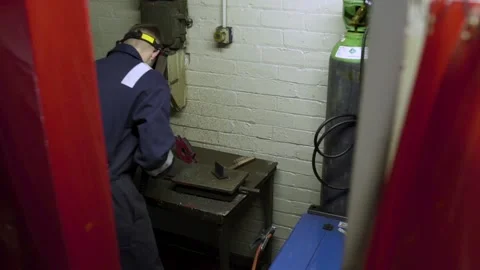 Welder Soldering Vídeo Stock 151427210