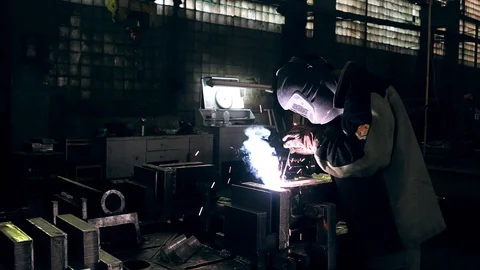 Welder weld metall Stock Footage 91064697