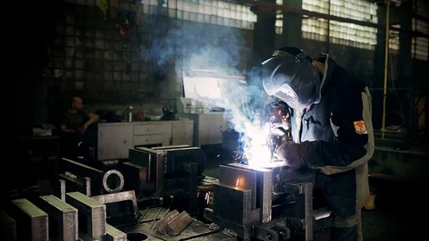 Welder weld metall Stock Footage 91064716