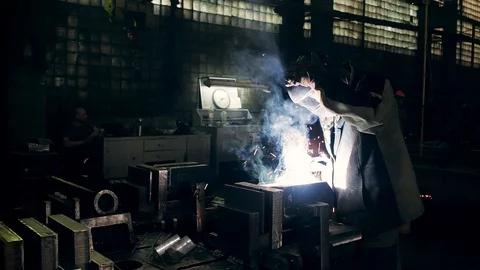 Welder weld metall Stock Footage 91064733