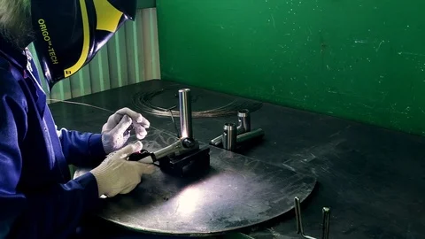 Welder weld metall Stock Footage 91064757