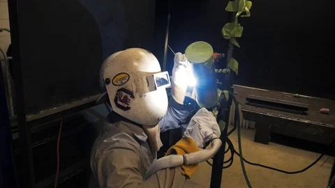 Welder welding wide angle 動画素材 98219651