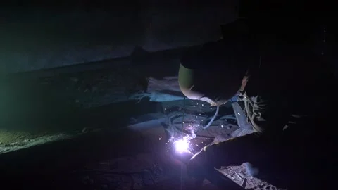 Welder welds pipe in the dark Stock Footage 150725530